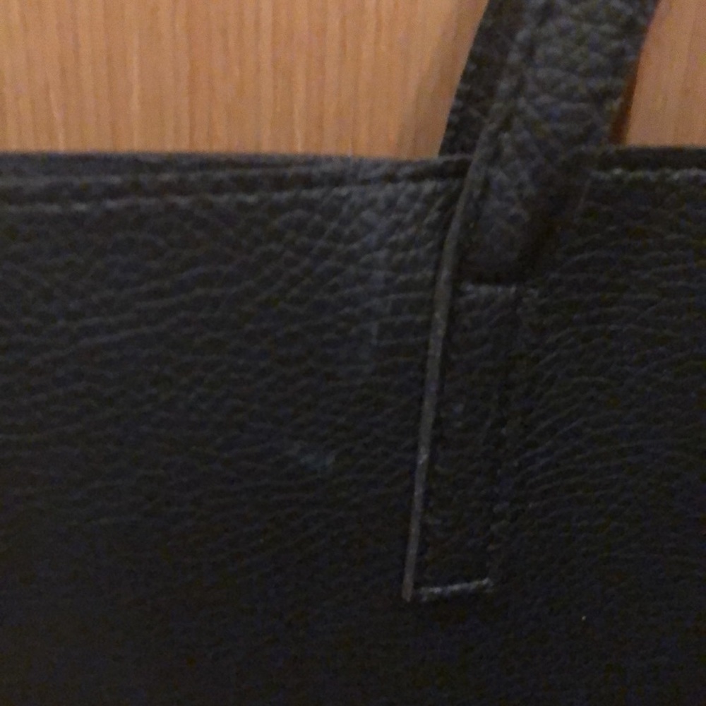 ✔️ Donated Vince Camuto Pebbled Vegan Leather Luck Tote Bag (discount) - Picture 11 of 16